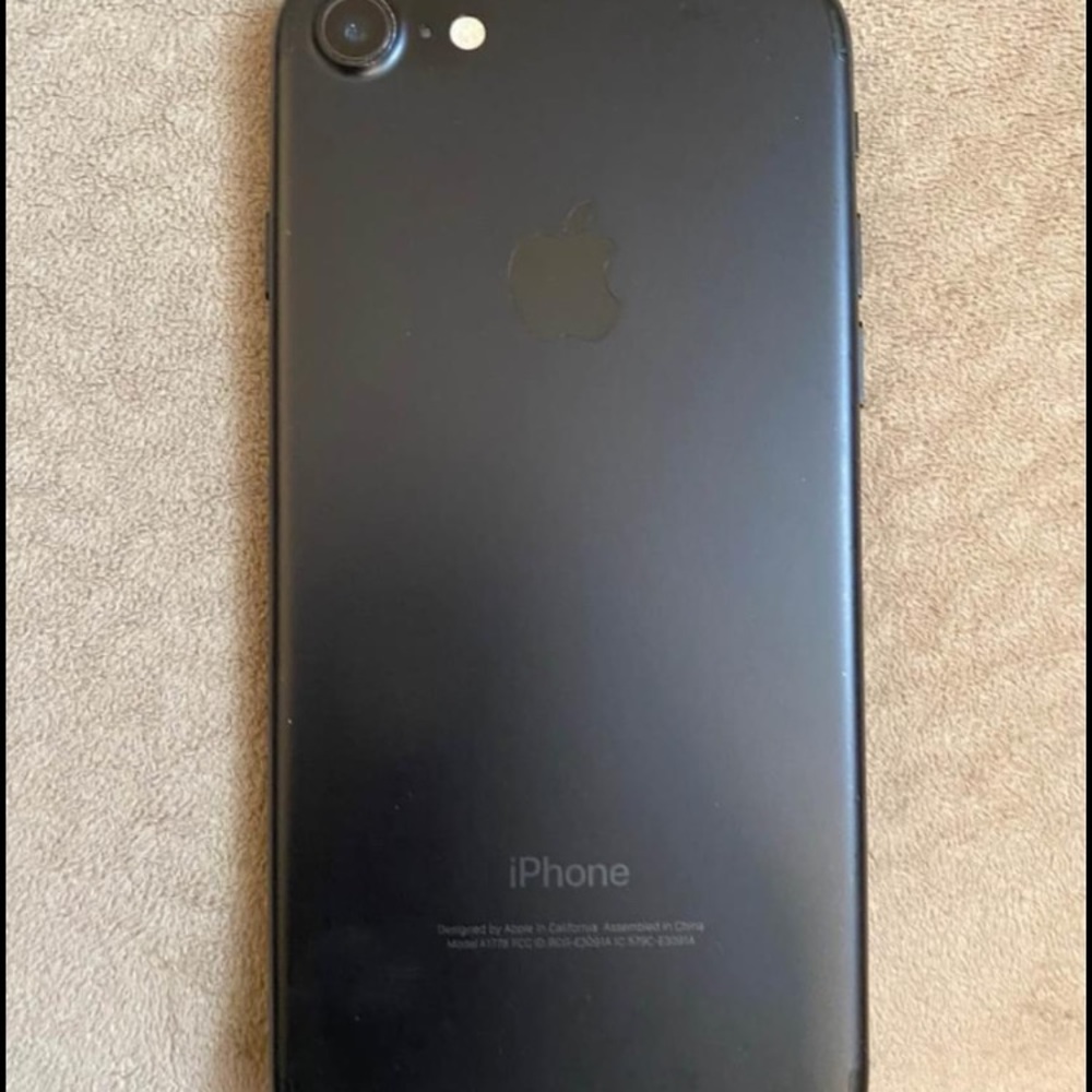 iPhone SE - Picture 5 of 6